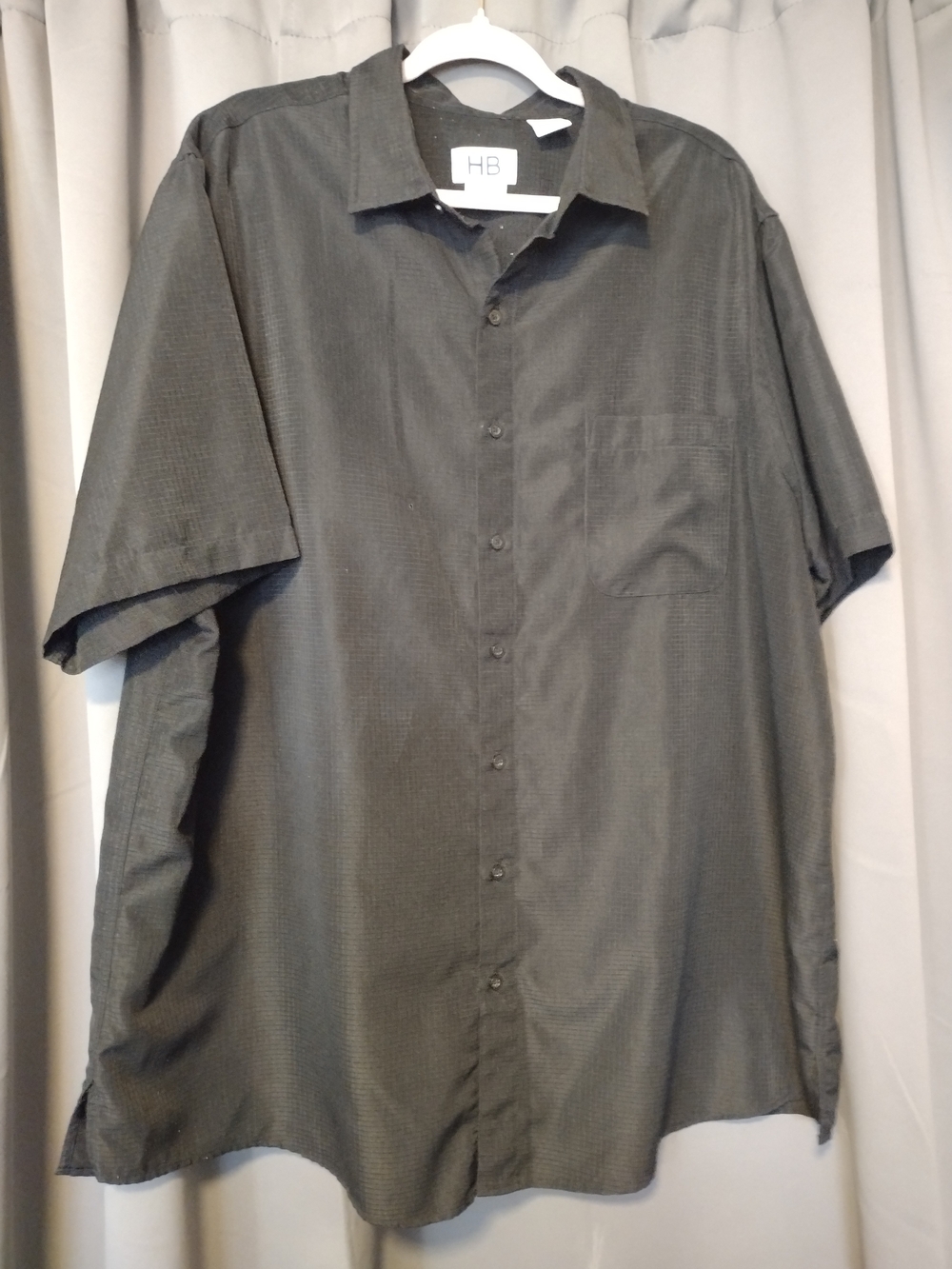 HB Men's Short-Sleeve Button-Up Shirt in Dark Gray